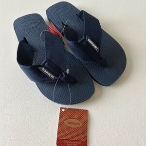 Havaianas Indigo Blue Size 9/10 Women FlipFlops Beach Pool Vacation Cruise Dorm